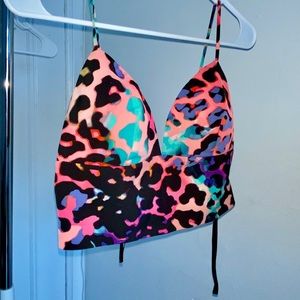 BEBE Printed longline crop top